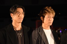 左からAKIRA、黒木啓司。
