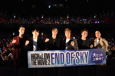 映画「HiGH&LOW THE MOVIE 2 / END OF SKY」大ヒット御礼舞台挨拶の様子。