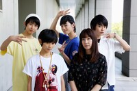 MAGiC BOYZと市井由理。（撮影：小坂茂雄）