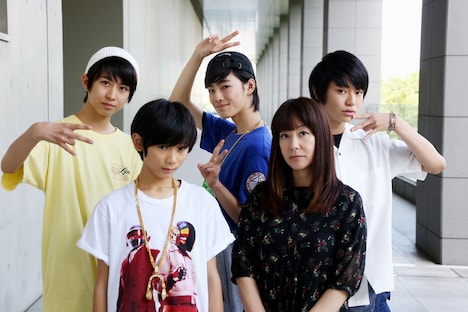 MAGiC BOYZと市井由理。（撮影：小坂茂雄）