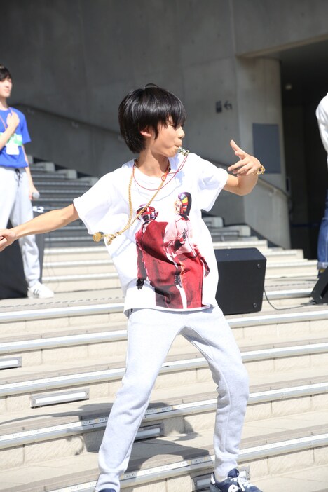 ソロダンスを踊るジョー。（撮影：小坂茂雄）