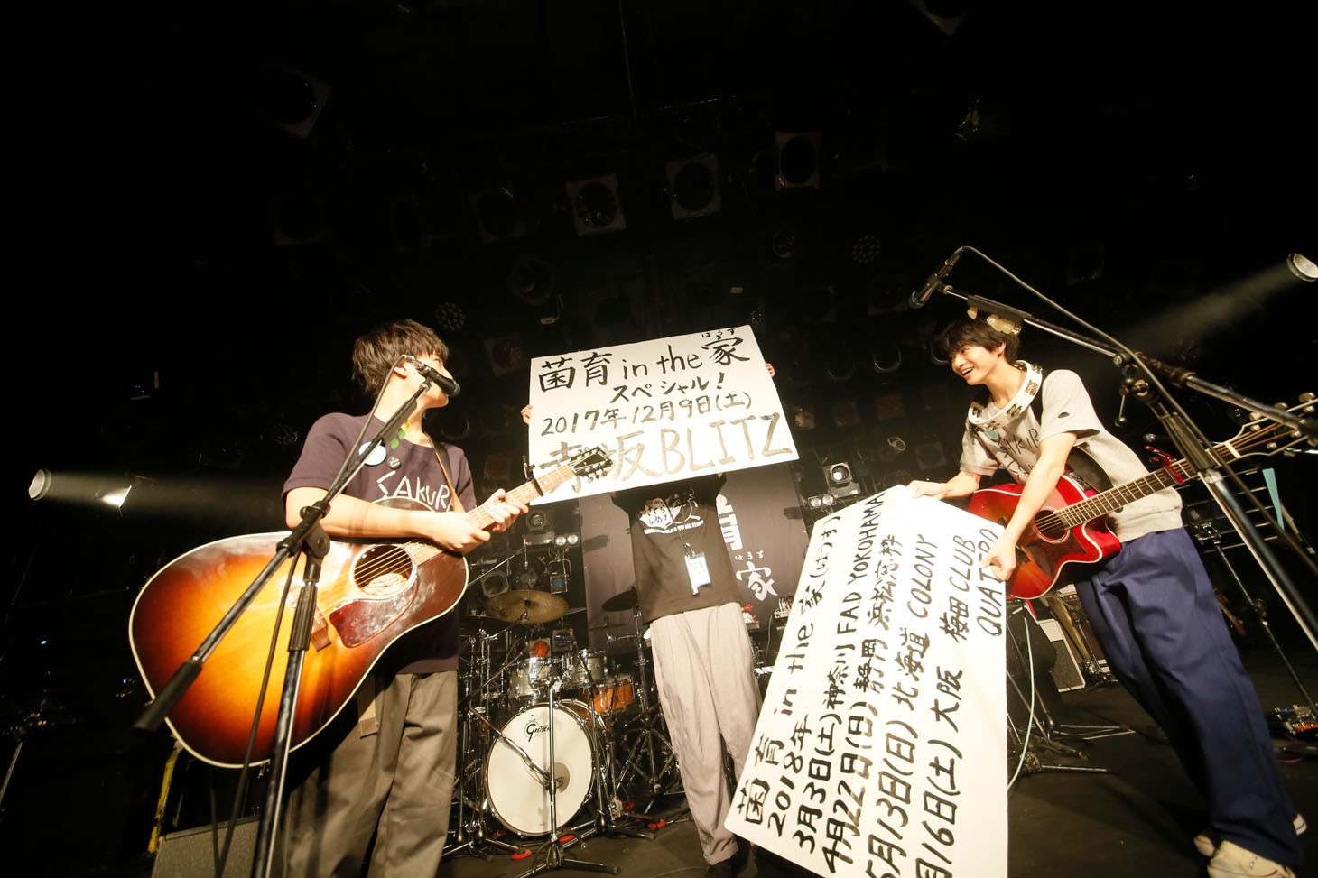 赤坂BLITZ公演決定をファンに報告するさくらしめじ。（撮影：ハヤシサトル）