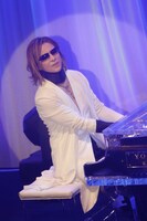 YOSHIKI