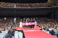 映画「亜人」完成披露上映会の様子。