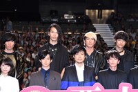 映画「亜人」完成披露上映会の様子。