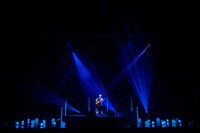 新山詩織「PREMIUM 弾き語りライブ『しおりだけ～ひとり唄～』」の様子。（撮影：達川範一）