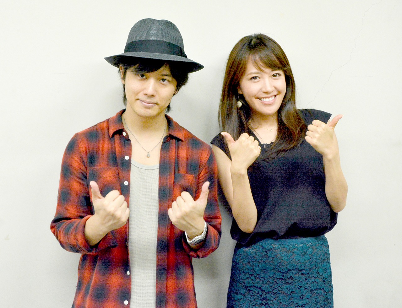 左から三浦祐太朗、堤友香アナウンサー。（写真提供：TOKYO FM）