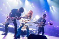 Takamiy（中央）（Photo by HAJIME KAMIIISAKA）