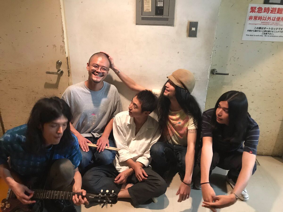 踊ってばかりの国