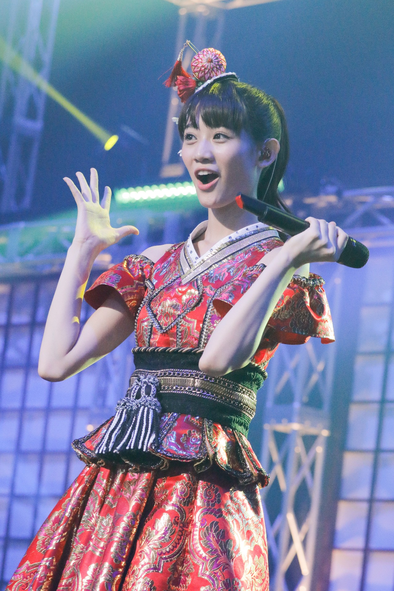 秋本帆華（Photo by HIROKAZU）