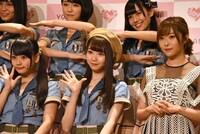 左から齊藤なぎさ、大谷映美里、指原莉乃（HKT48）。