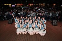 =LOVEデビューシングル「=LOVE」発売記念ミニライブの様子。（撮影：久保貴弘）