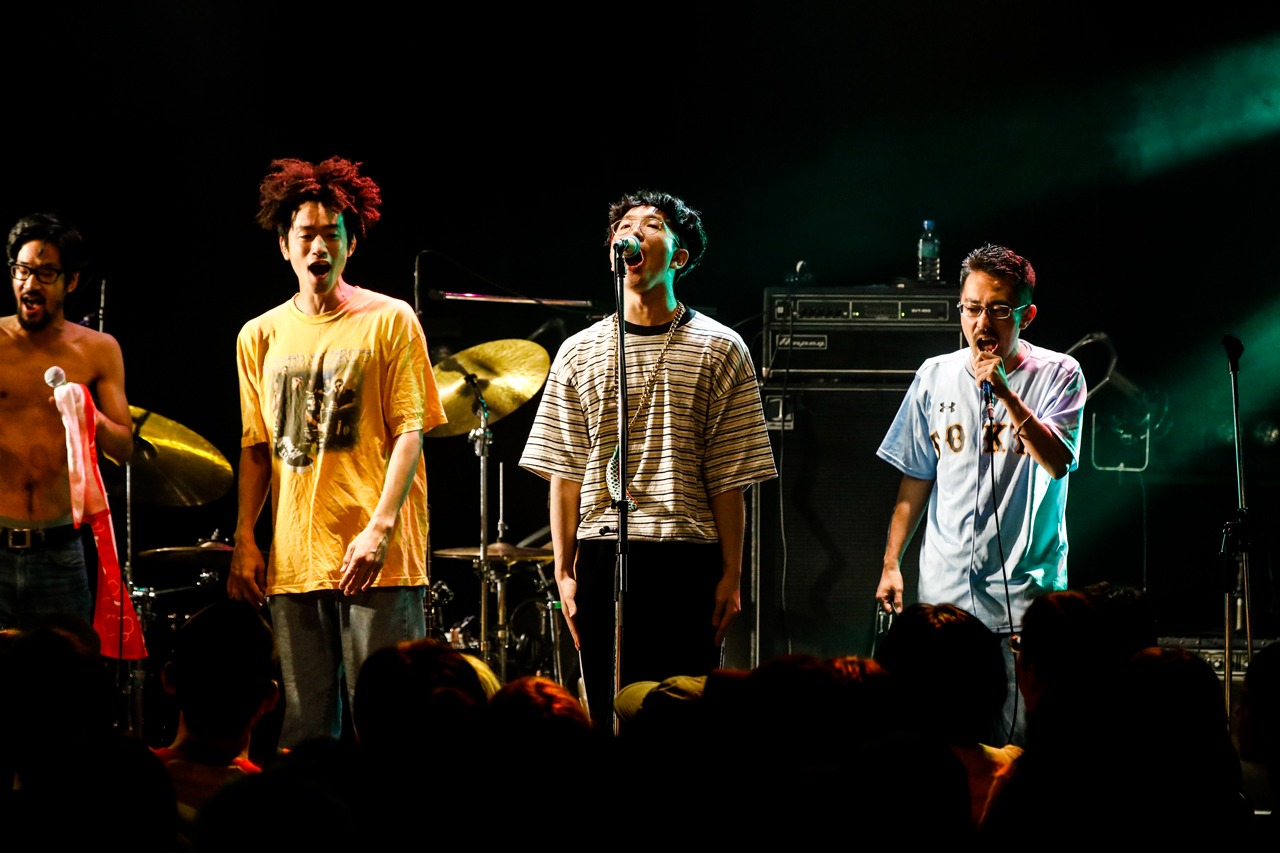 左からDaBass、山ちゃん、浜公氣、うーちゃん。（Photo by HAJIME KAMIIISAKA）