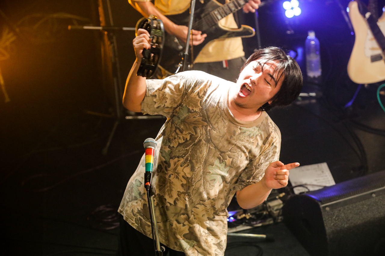 先輩（Photo by HAJIME KAMIIISAKA）