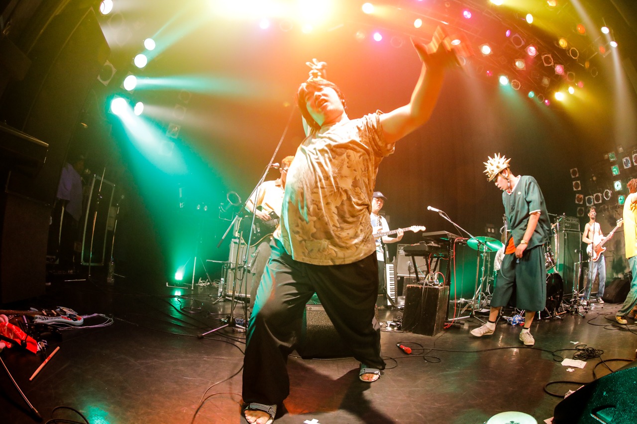 先輩（Photo by HAJIME KAMIIISAKA）