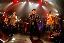 どついたるねんと大槻ケンヂ。（Photo by HAJIME KAMIIISAKA）