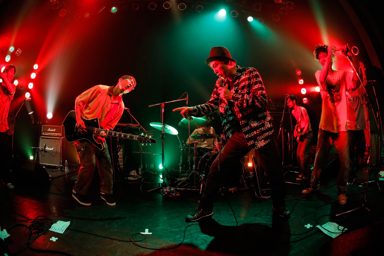 ファック松本と大槻ケンヂ。（Photo by HAJIME KAMIIISAKA）