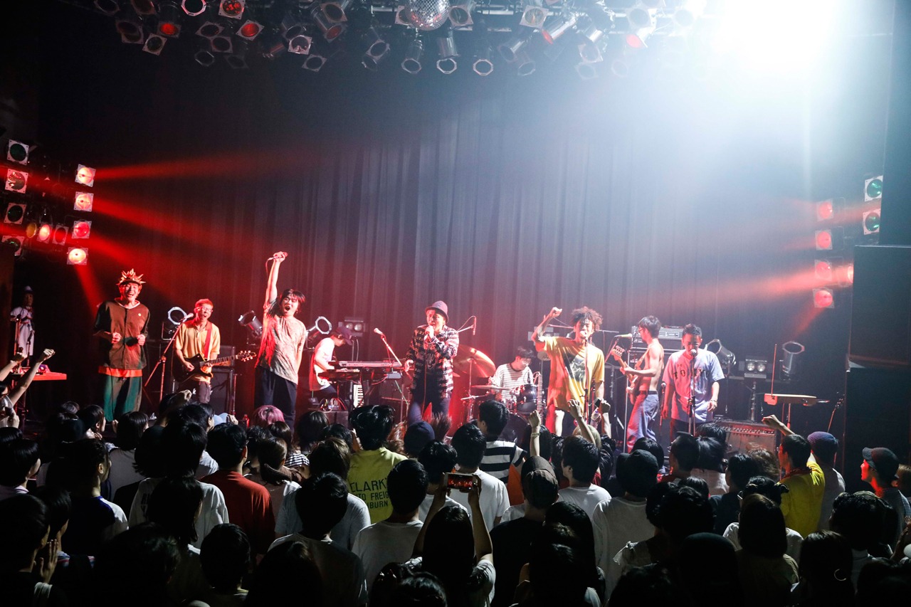 どついたるねんと大槻ケンヂ。（Photo by HAJIME KAMIIISAKA）