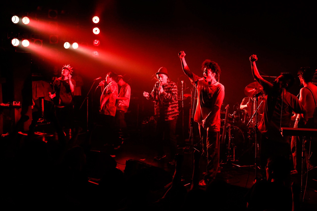 どついたるねんと大槻ケンヂ。（Photo by HAJIME KAMIIISAKA）