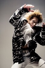 染谷俊之演じるタカシ。