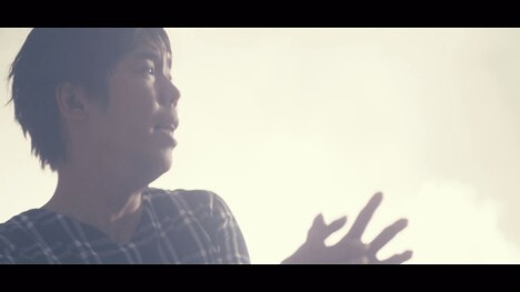 スキマスイッチ「ミスターカイト」ミュージックビデオのワンシーン。