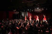 東京女子流「TGS LIVE 2017 1都2府6県ツアー ～PERIOD. BEST～」大阪・Shangri-La公演の様子。