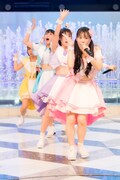 Luce Twinkle Wink☆「Fight on!」リリース記念イベント 東京・池袋サンシャインシティ噴水広場公演の様子。（撮影：マツモトタカユキ）
