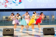 Luce Twinkle Wink☆「Fight on!」リリース記念イベント 東京・池袋サンシャインシティ噴水広場公演の様子。（撮影：マツモトタカユキ）