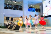 Luce Twinkle Wink☆「Fight on!」リリース記念イベント 東京・池袋サンシャインシティ噴水広場公演の様子。（撮影：マツモトタカユキ）
