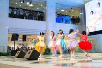 Luce Twinkle Wink☆「Fight on!」リリース記念イベント 東京・池袋サンシャインシティ噴水広場公演の様子。（撮影：マツモトタカユキ）