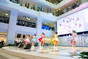 Luce Twinkle Wink☆「Fight on!」リリース記念イベント 東京・池袋サンシャインシティ噴水広場公演の様子。（撮影：マツモトタカユキ）