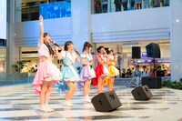 Luce Twinkle Wink☆「Fight on!」リリース記念イベント 東京・池袋サンシャインシティ噴水広場公演の様子。（撮影：マツモトタカユキ）
