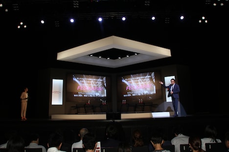 「LIVE DAM STADIUM STAGE商品発表会」の様子。