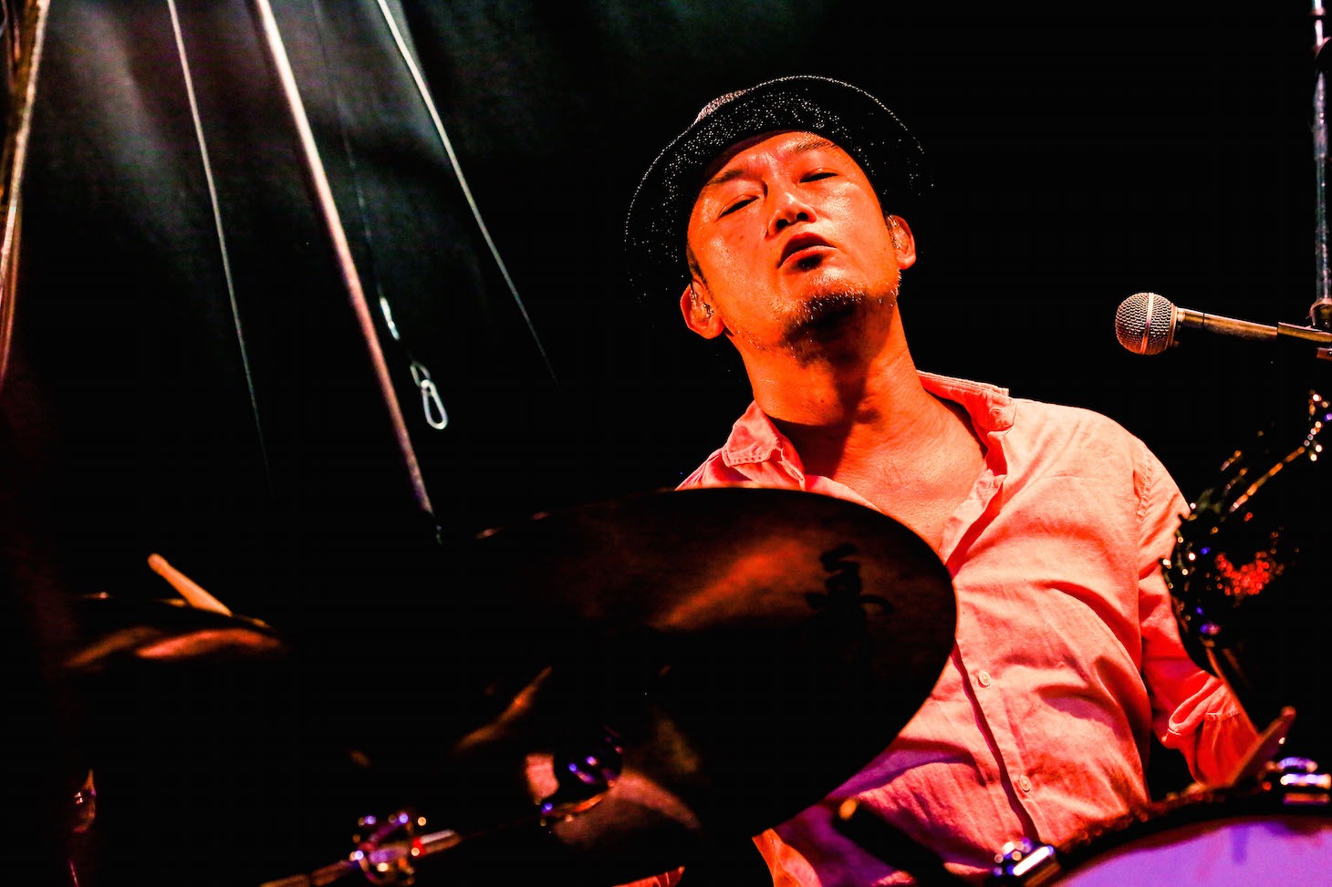 亀井亨（Dr）（撮影：日吉"JP"純平）