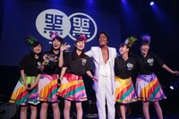 松崎しげるとももいろクローバーZ。