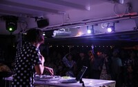 DJ和のDJライブの様子。