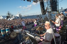 クレイジーケンバンド「CRAZY KEN BAND 20TH ATTACK! CKB[攻]」の様子。