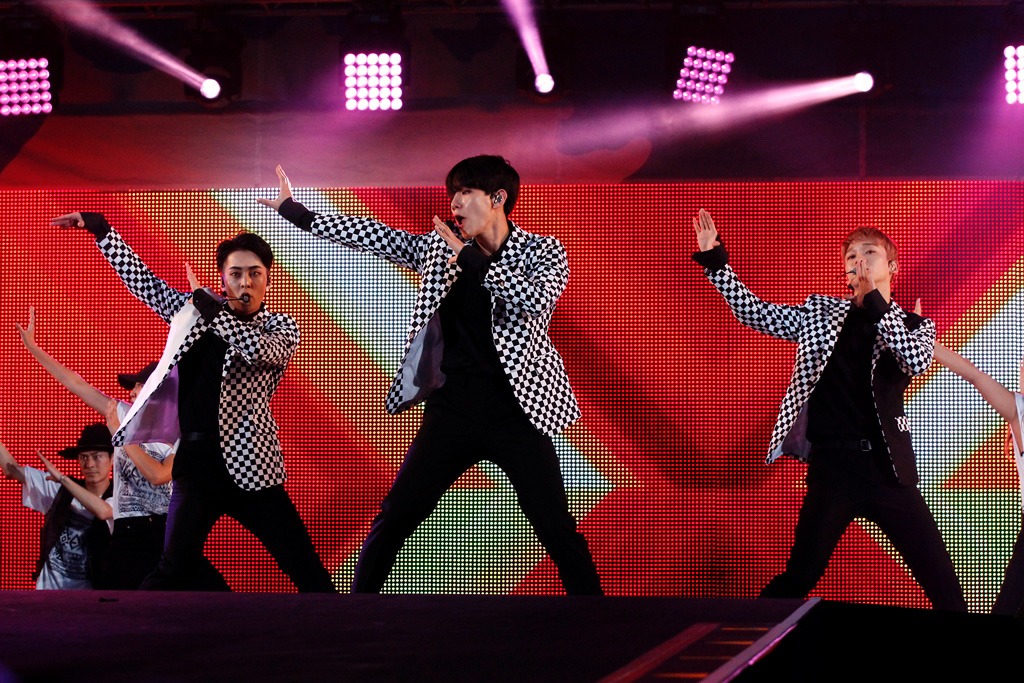 8月26日に東京・味の素スタジアムで開催された「a-nation 2017」でのEXO。