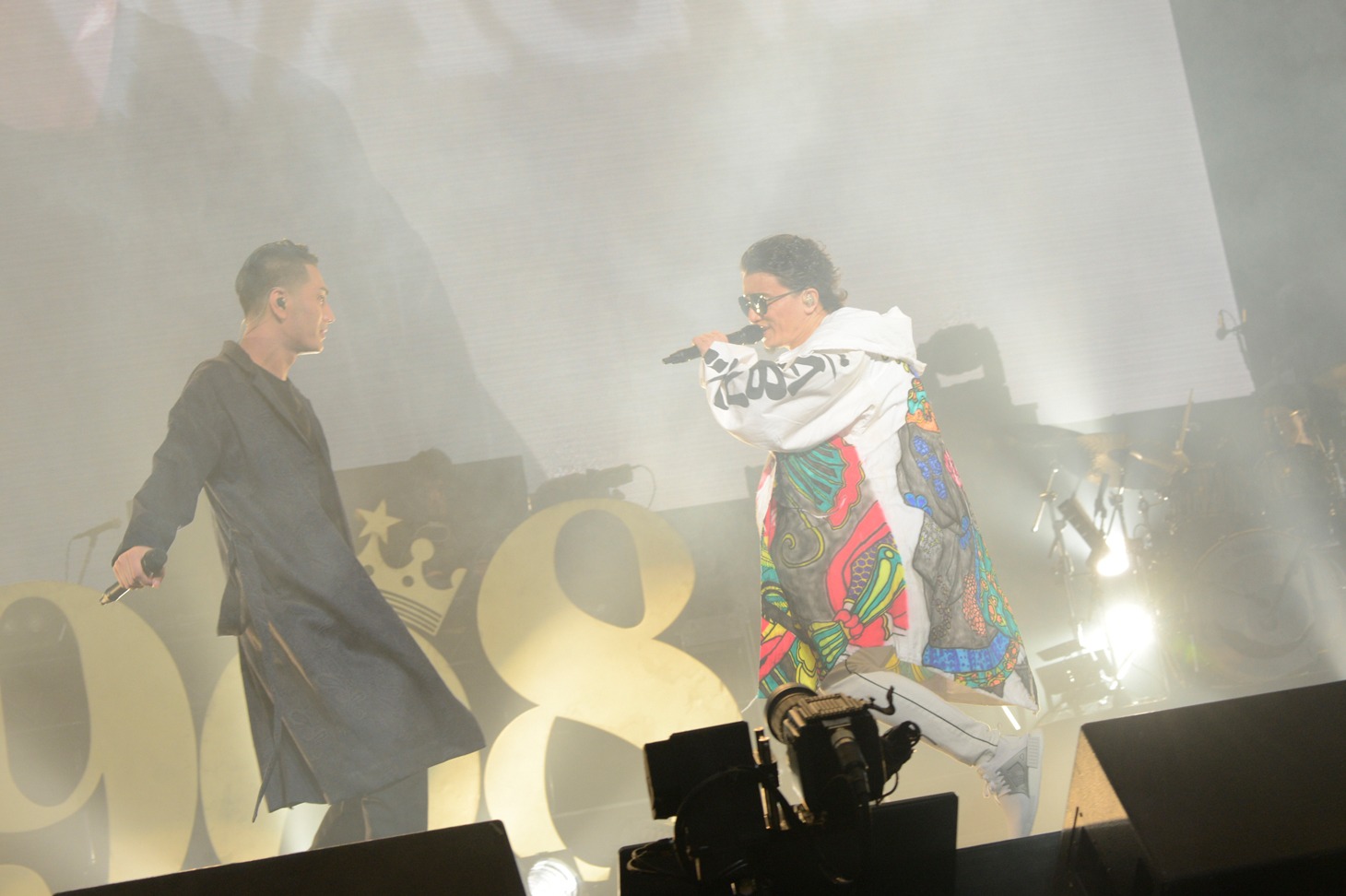 左からAKLO、KREVA。