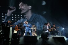 「Magic Remix（KREVA×三浦大知）」のパフォーマンスの様子。