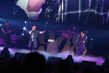 左から久保田利伸、KREVA。