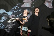 左からMIYAVI、三浦大知。