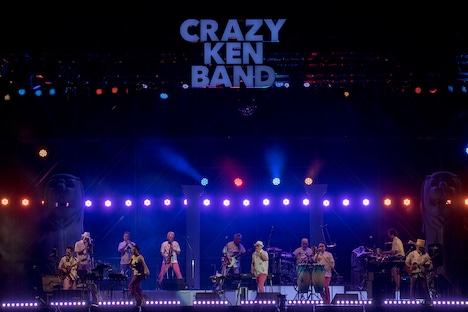 クレイジーケンバンド「CRAZY KEN BAND 20TH ATTACK! CKB[攻]」の様子。