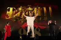 左から絢香、KREVA、三浦大知。