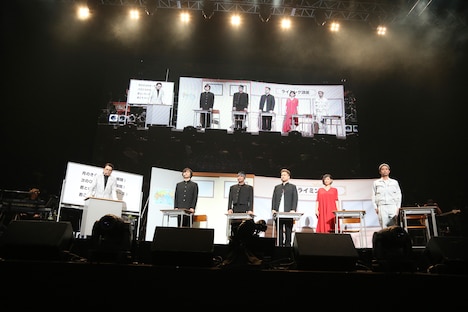 「ライミング講座」の様子。左からKREVA、三浦大知、AKLO、JAY'ED、絢香、久保田利伸。