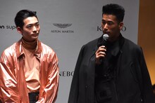 左から竜星涼、小林直己（三代目 J Soul Brothers from EXILE TRIBE）。