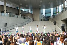 M!LKのライブの様子。（撮影：笹森健一）