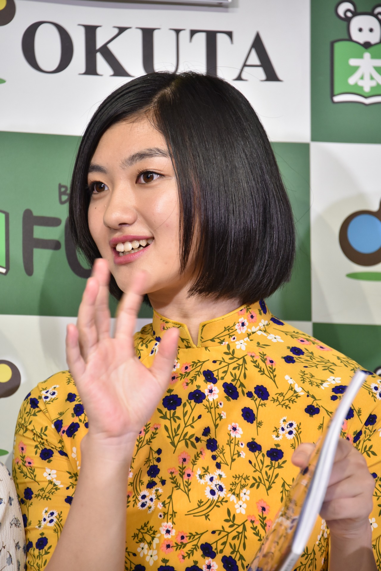 小林歌穂