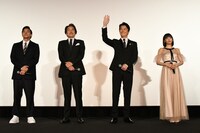 「三度目の殺人」初日舞台挨拶の様子。