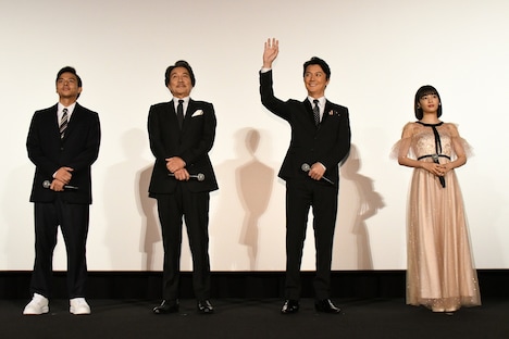 「三度目の殺人」初日舞台挨拶の様子。